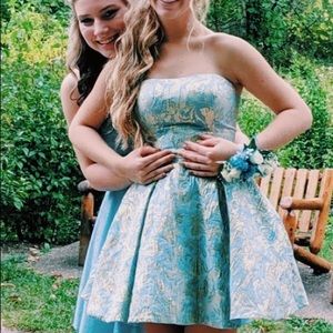 Wore this dress one time and I want it to get more love from someone else <3